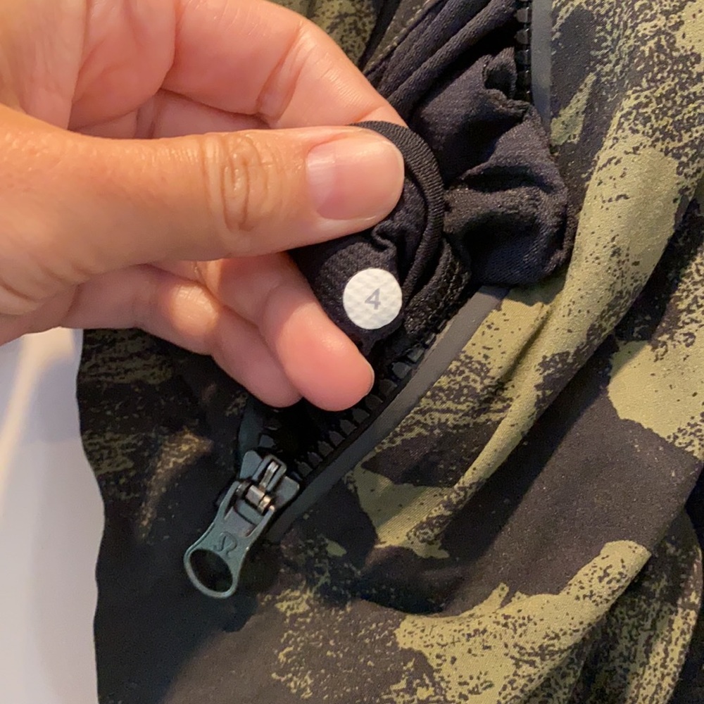 *RARE* Lululemon Rise & Shine Jacket II - Picture 5 of 6